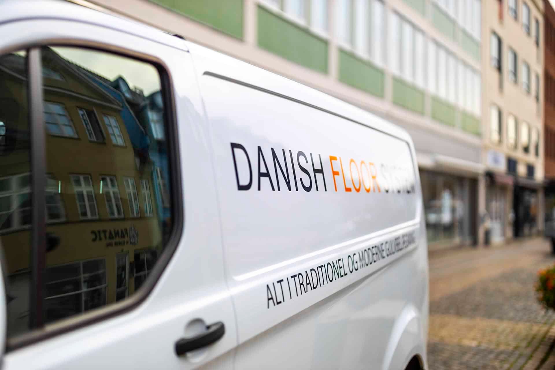 Sådan beregner du prisen for professionel lægning af tæppefliser